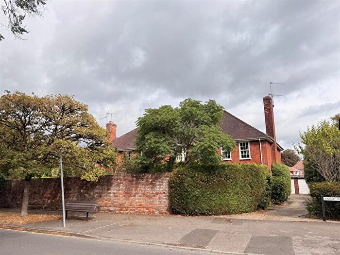2 Bedroom Maisonette To Rent In Waverley Close, Farnham, GU9