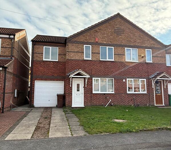 3 Bedroom House To Rent In March Close, Nottingham, NG5