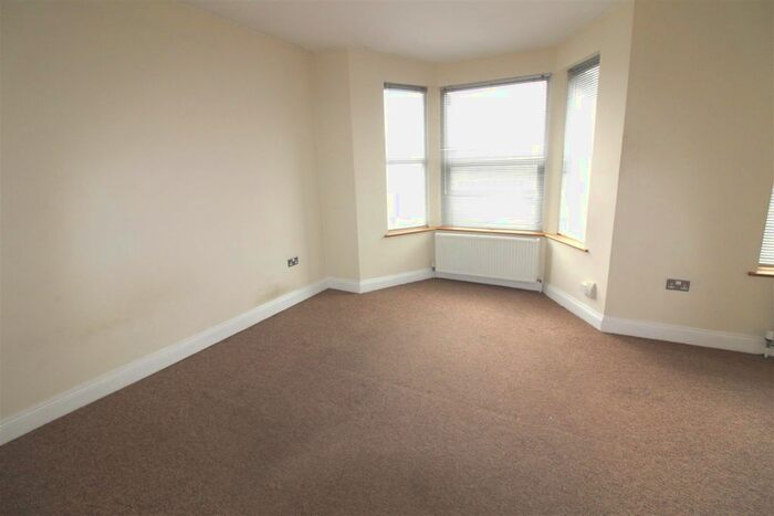 Studio To Rent In High Road, Goodmayes, Ilford, IG3