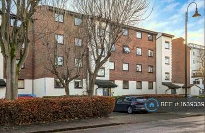 2 Bedroom Flat To Rent In Peckham Grove, London, SE15