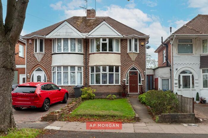 3 Bedroom Semi-Detached House For Sale In Gilbertstone Avenue, Birmingham, West Midlands, B26