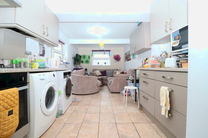 6 Bedroom Terraced House To Rent In Manor Street, Heath, CF14