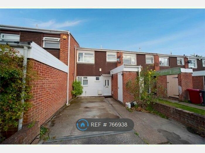 4 Bedroom Terraced House To Rent In Quantock Close, Slough, SL3