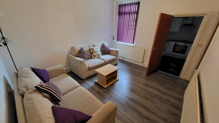 4 Bedroom Semi-Detached House To Rent In Beverly Road, Manchester, M14