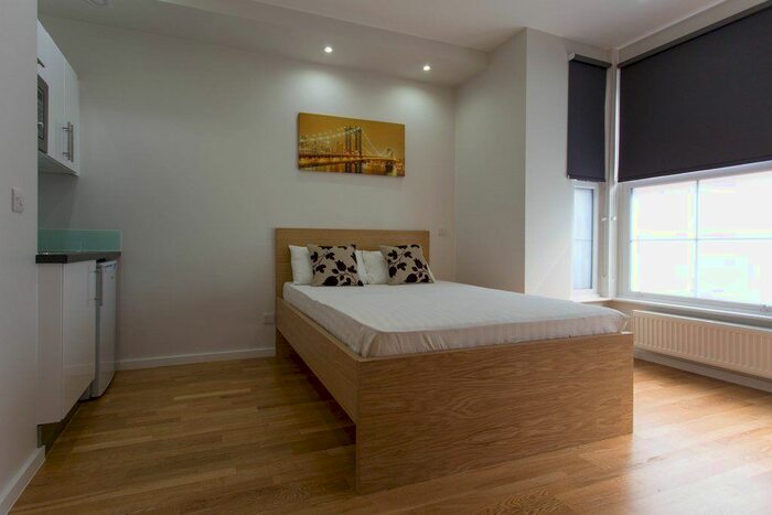 Studio To Rent In Kilburn Lane, London, W9