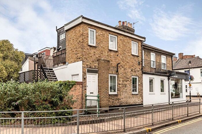 1 Bedroom Flat To Rent In Gladstone Road, Wimbledon, SW19