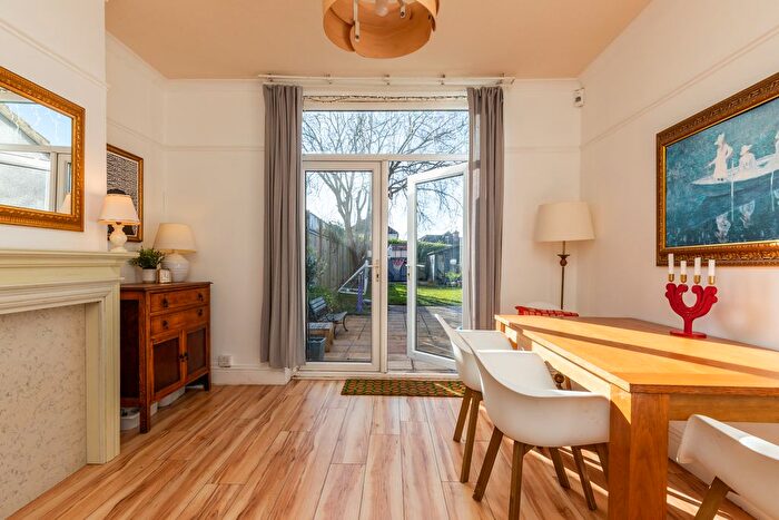 3 Bedroom Semi-detached House For Sale In Croomes Hill, Bristol, BS16