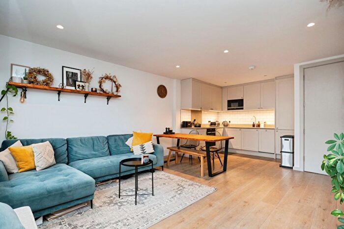 2 Bedroom Flat For Sale In Roman Road, London, E3