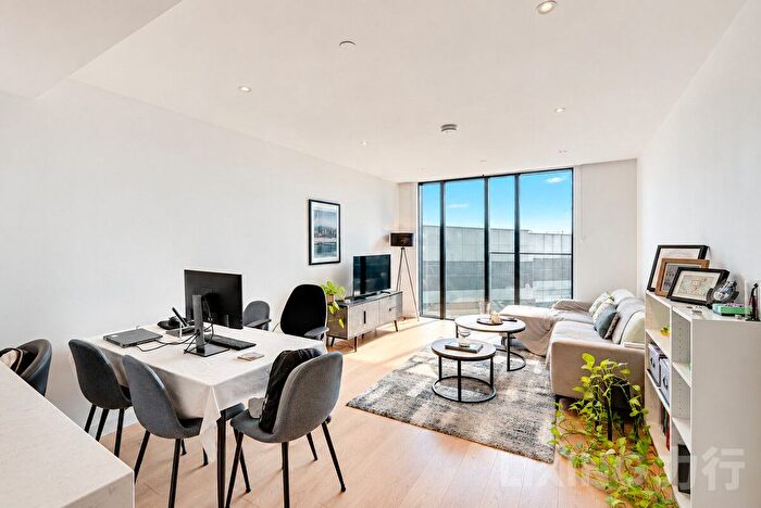 1 Bedroom Flat For Sale In Hampton Tower, Marsh Wall, Canary Wharf, E14