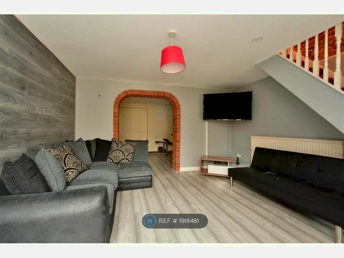 5 Bedroom Terraced House To Rent In Richmond Road, Gillingham, ME7