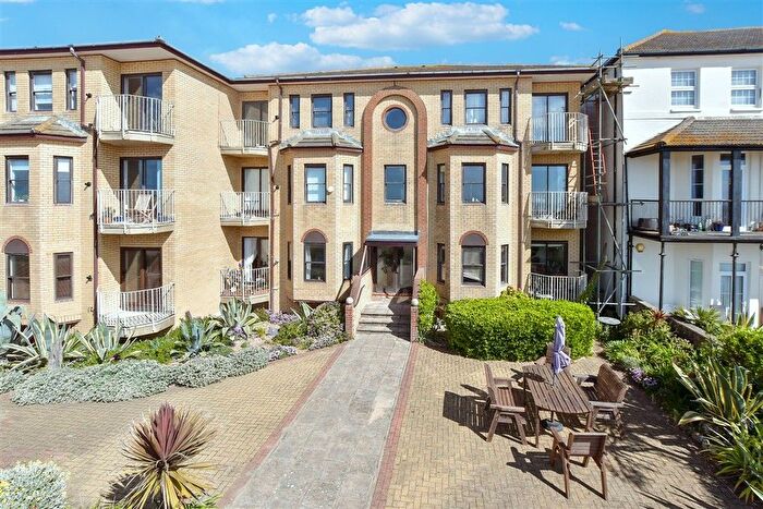 2 Bedroom Flat For Sale In Marine Parade, Hythe, Kent, CT21