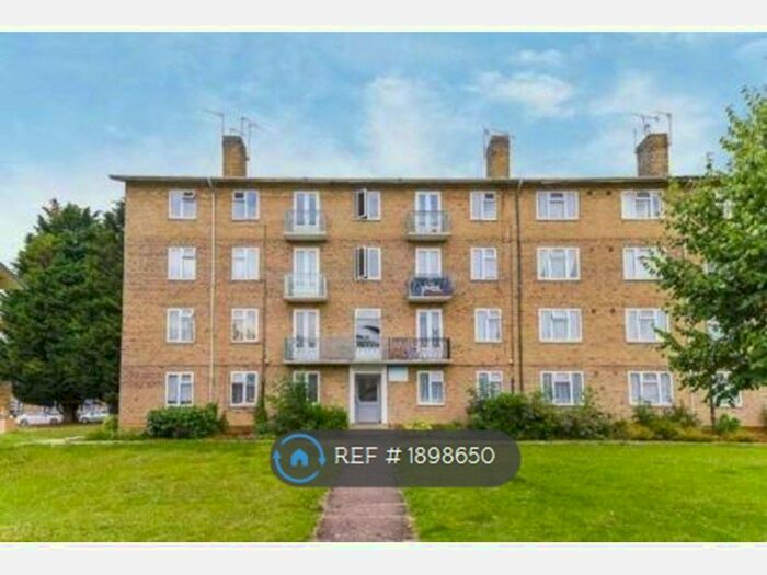 1 Bedroom Flat To Rent In Grove Avenue, Pinner, HA5