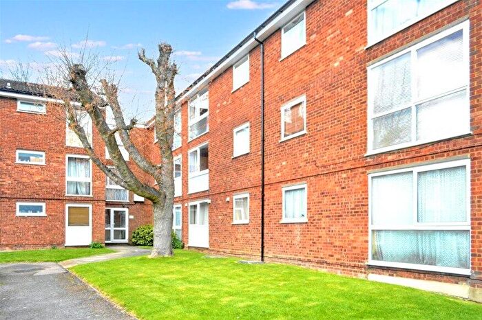 2 Bedroom Flat To Rent In Chenies Court, Woodhall Farm, Hemel Hempstead, HP2