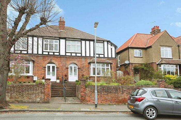 3 Bedroom Semi Detached House For Sale In Borden Lane, Sittingbourne, Kent, ME10