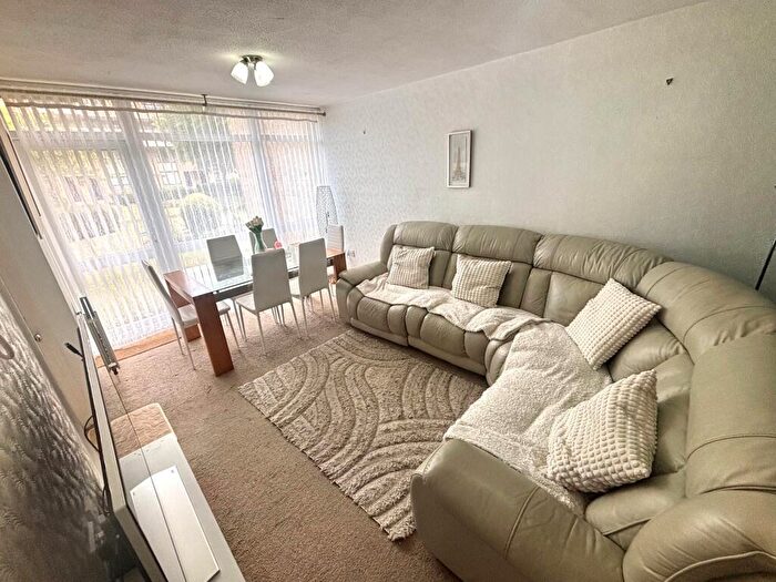 3 Bedroom House To Rent In Neville Coirt, Washington, NE37