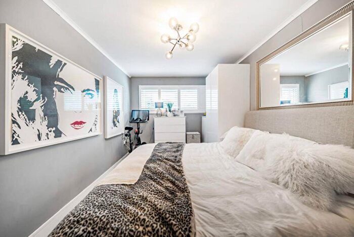 1 Bedroom Flat To Rent In Chelsea Bridge Wharf, Battersea, Battersea Park, London, SW11