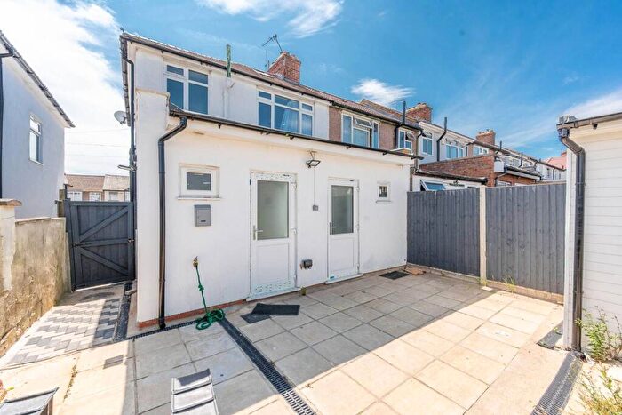 Studio To Rent In Gainsborough Gardens, Edgware, HA8