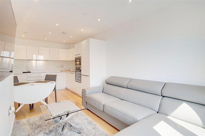 1 Bedroom Apartment To Rent In Waterford Court, Turnberry Quay, E14