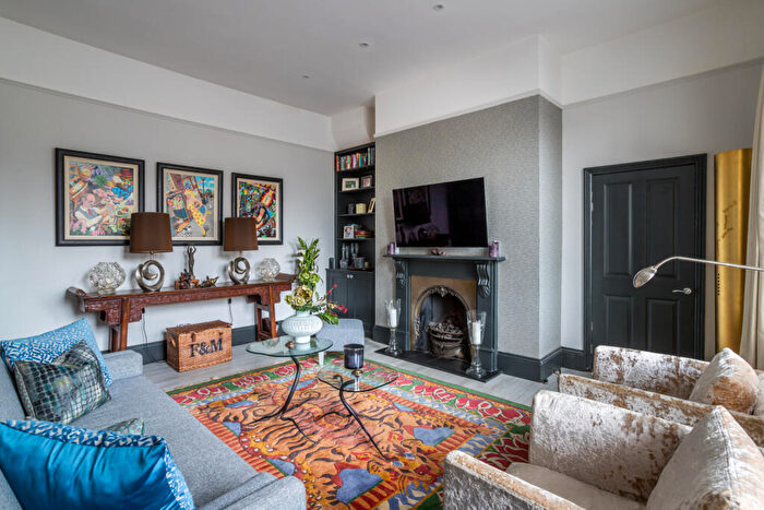 2 Bedroom Maisonette For Sale In St Georges Avenue, Weybridge, Surrey, KT13