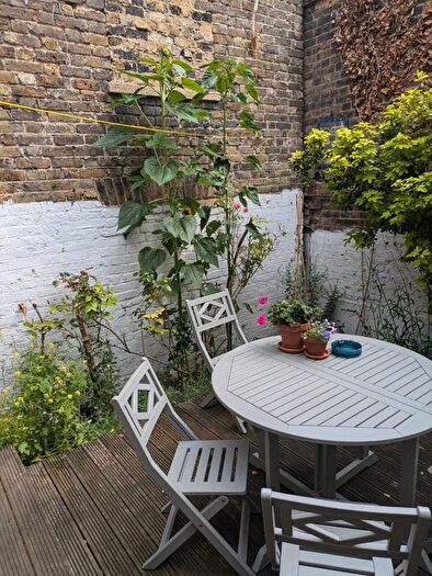 2 Bedroom Flat To Rent In Jennings Road, London, SE22