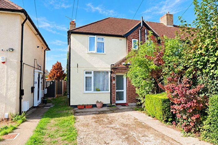 3 Bedroom Terraced House For Sale In Pinewood Avenue, Uxbridge, UB8