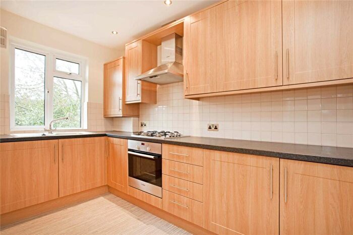 2 Bedroom Flat To Rent In Vines Avenue, Finchley Central, N3