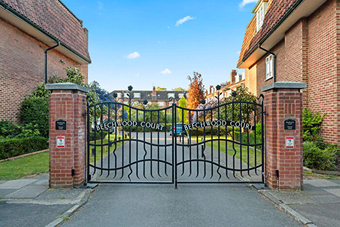 2 Bedroom Flat For Sale In West Street Lane, Carshalton, SM5