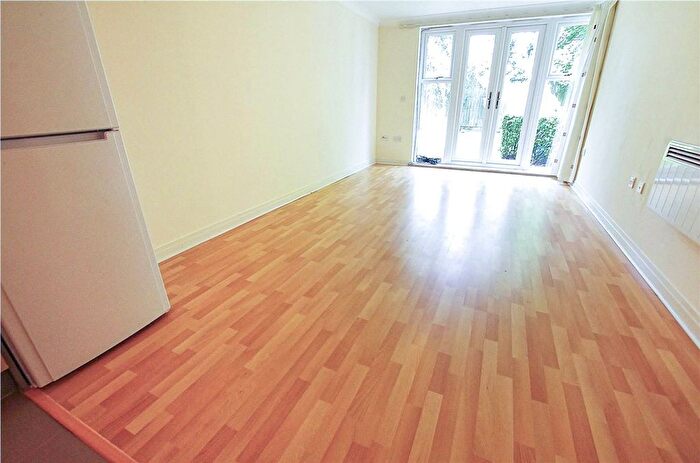 2 Bedroom Flat To Rent In King Georges Avenue, Watford, WD18