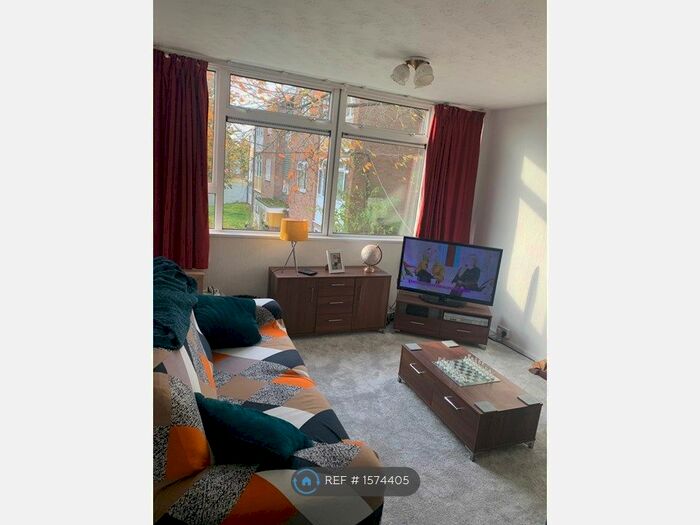 2 Bedroom Flat To Rent In St. Johns Street, Dudley, DY2