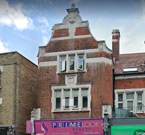 4 Bedroom Flat To Rent In Uxbridge Road, London, W12