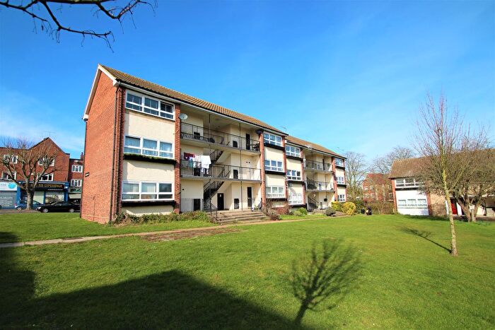 1 Bedroom Flat To Rent In Pentlow Way, Buckhurst Hill, IG9
