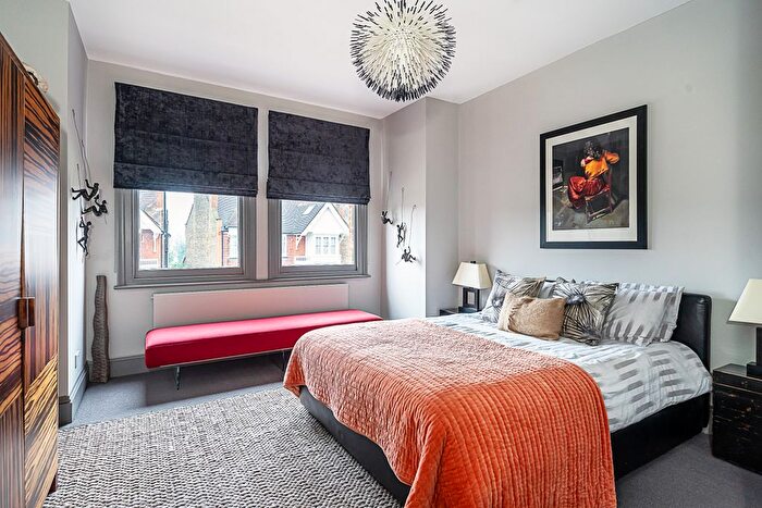 5 Bedroom Detached House For Sale In Marchwood Crescent, Ealing, W5