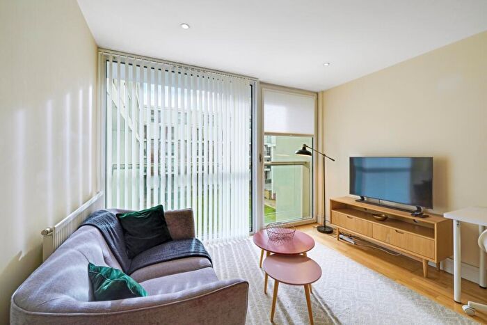 1 Bedroom Apartment To Rent In Lanterns Way, E14