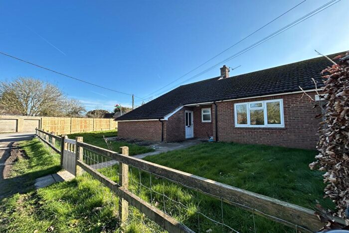 3 Bedroom Bungalow To Rent In The Chestnuts, Wootton St Lawrence, RG23
