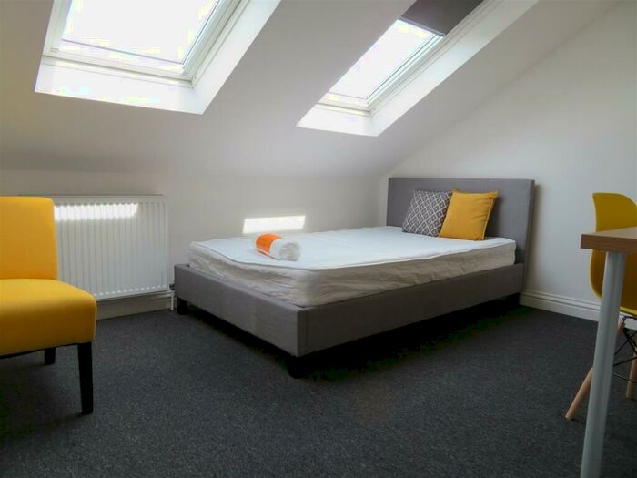 6 Bedroom House To Rent In Stansted Road, Southsea, PO5