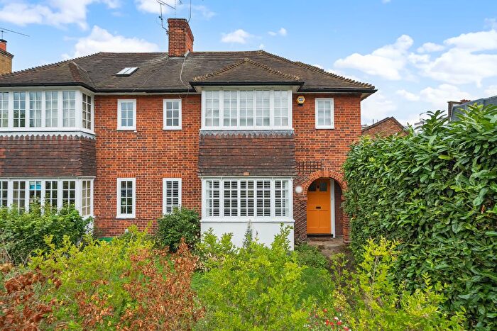 4 Bedroom Semi-detached House For Sale In Etheldene Avenue, London, N10