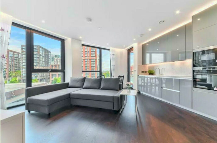 2 Bedroom Apartment To Rent In Haines House, Nine Elms, SW11