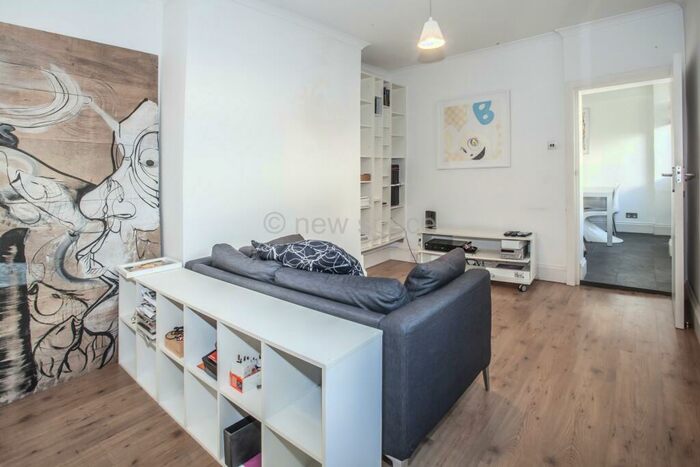 2 Bedroom Flat To Rent In Lee Street, Hackney, E8