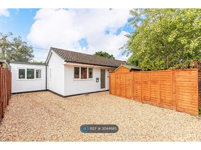3 Bedroom Bungalow To Rent In Yeovilton Close, Lymington, SO41