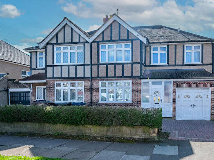5 Bedroom Detached House To Rent In College Avenue, Harrow, HA3