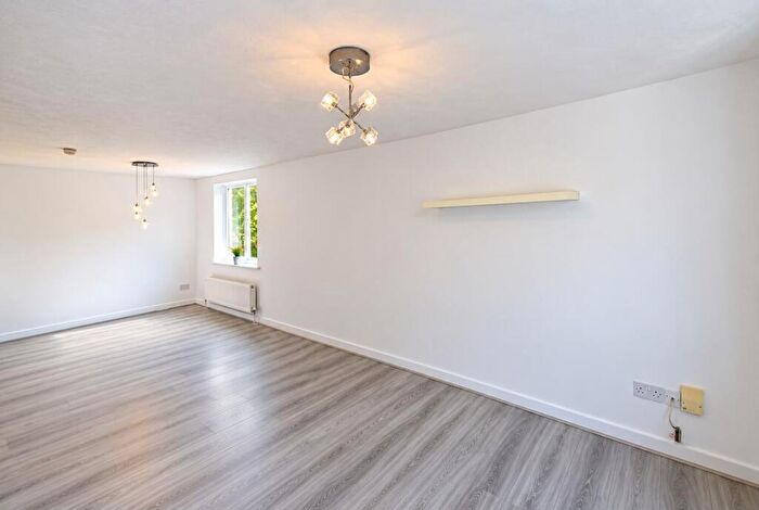 2 Bedroom Apartment To Rent In Haling Park Road, South Croydon, CR2