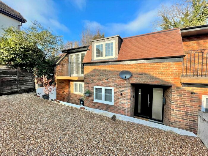 2 Bedroom End Of Terrace House To Rent In Watling Street, Radlett, Hertfordshire, WD7