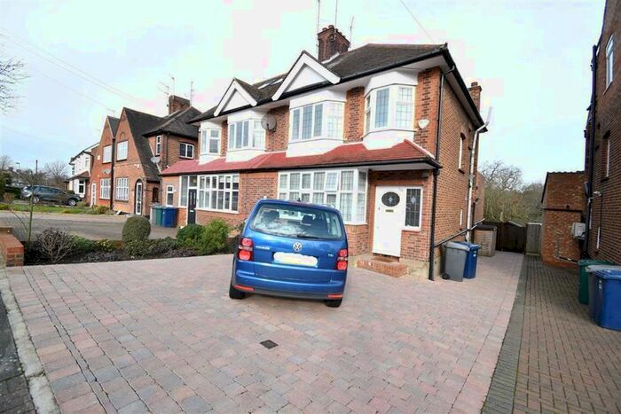 3 Bedroom Semi-Detached House To Rent In Chanctonbury Way, London N12
