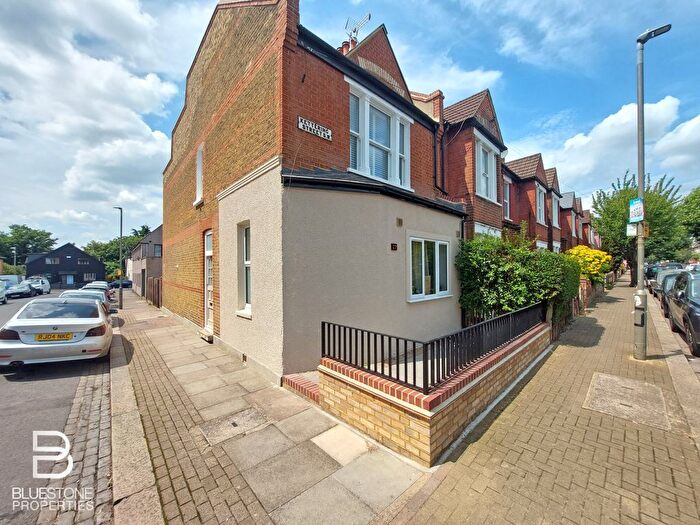 3 Bedroom Flat To Rent In Kettering Street, London, SW16