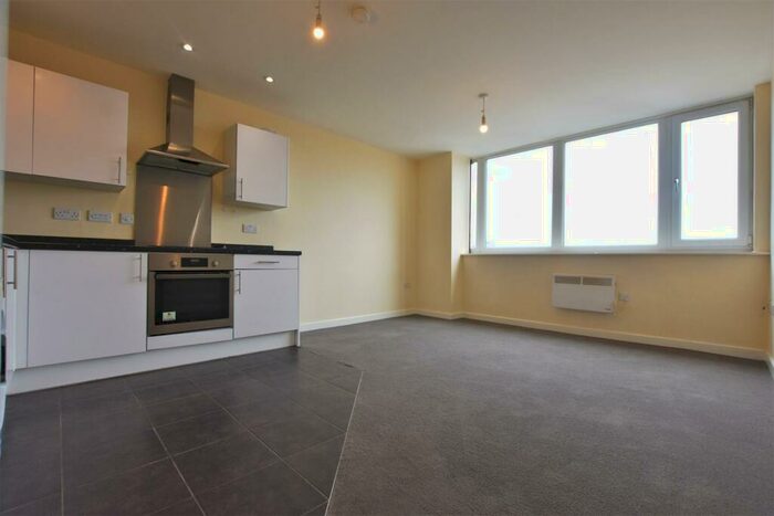 2 Bedroom Flat To Rent In Burleys Way, Leicester, LE1