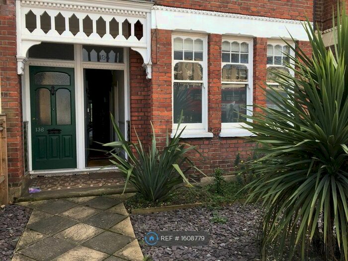 2 Bedroom Flat To Rent In Balham, London, SW12