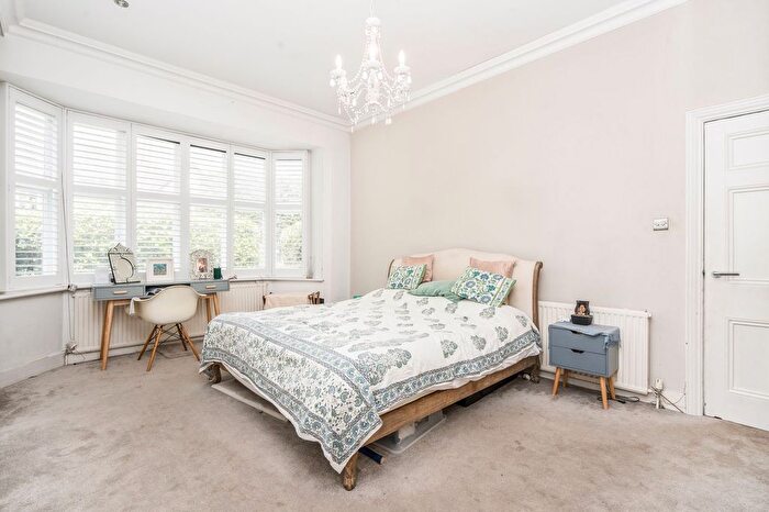 3 Bedroom Flat For Sale In Lydford Road, London, NW2