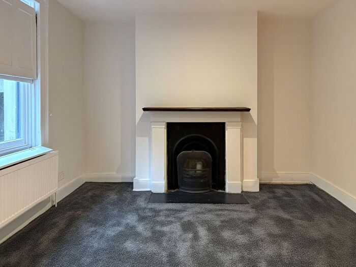 1 Bedroom Flat To Rent In Victoria Park And Bow, E3