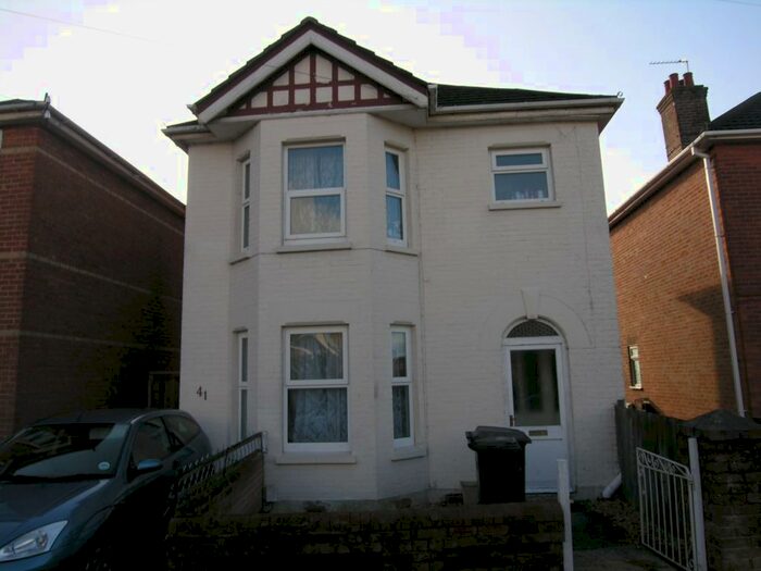 5 Bedroom House To Rent In Bedroom Detached House In Wallisdown, BH10