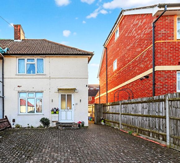 3 Bedroom End Of Terrace House For Sale In Central Road, Morden, SM4